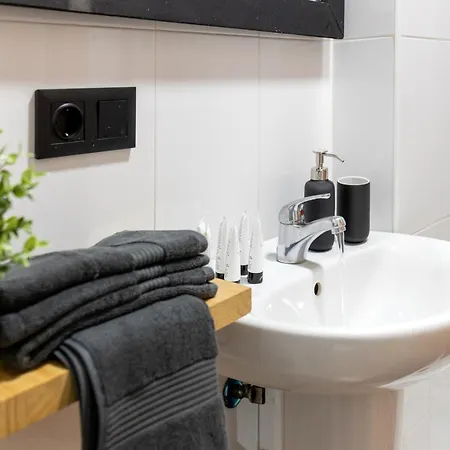 Luxury Puerta De La Alhambra Apartment